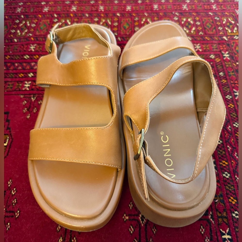 Vionic Tan Sandals